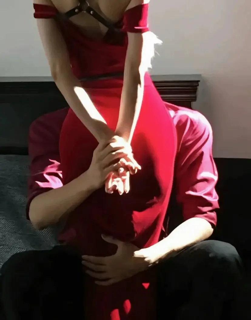 西檬之家-恋爱中的足部情趣：恋足癖与践踏癖全解析